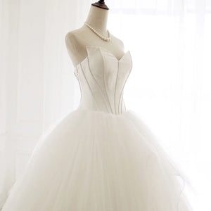 Elegant Off-Shoulder A-line Wedding Dress Sleeveless Sweet Heart Neckline Wedding Gown