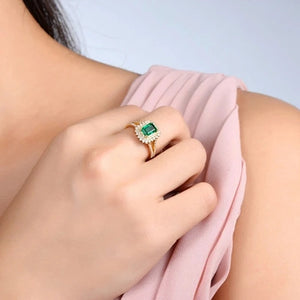 Colombian Emerald  0.88ct Diamond 18k Yellow Gold Ring