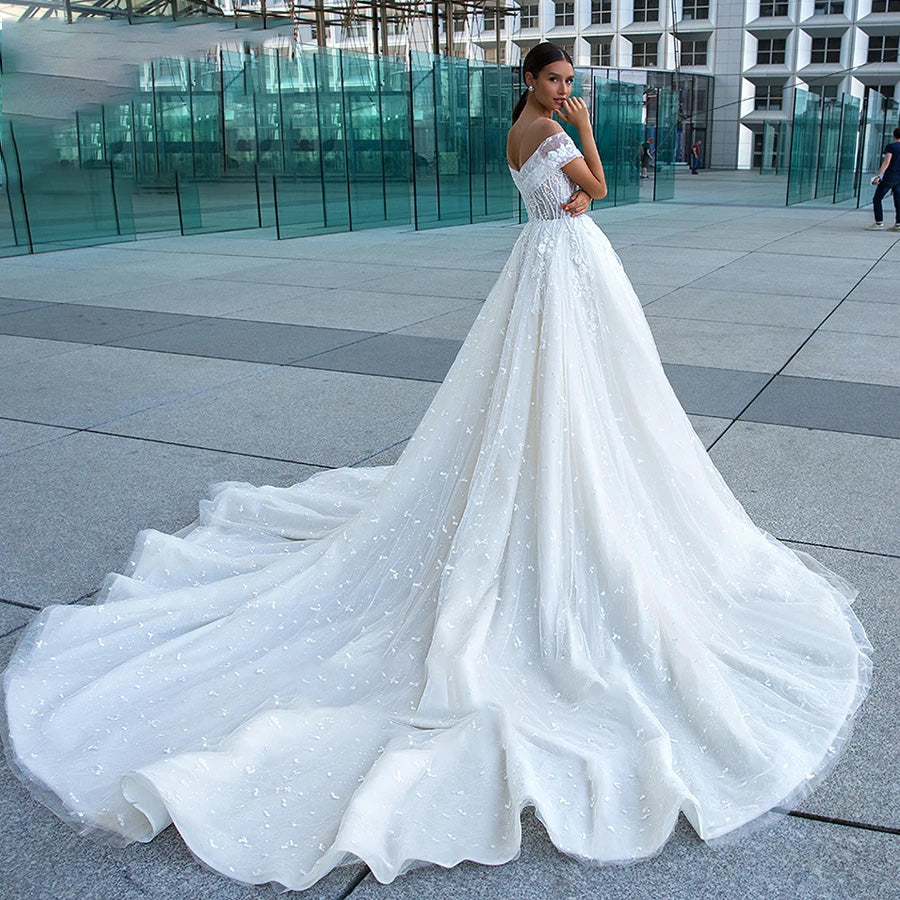 Luxury Polka Dot Wedding Dress with 3D Beaded Flowers – Shimmering Bridal Gown