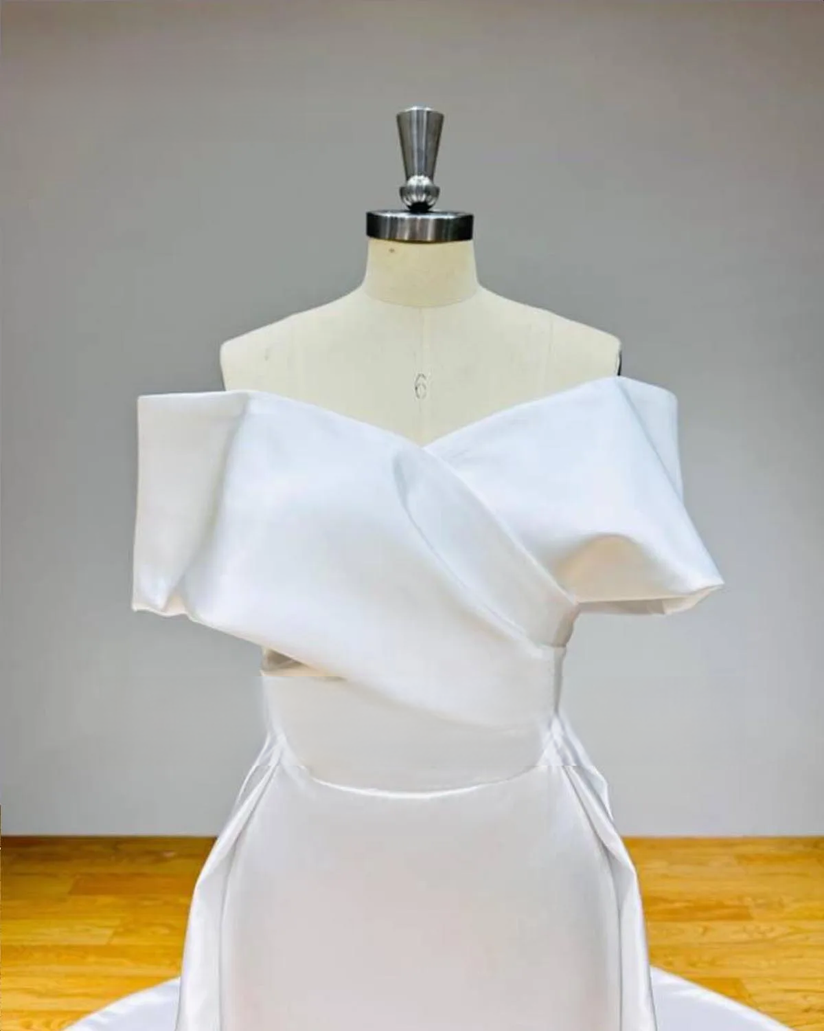 Light Effect Satin Mermaid Wedding Dress 2 Piece with Detachable Train