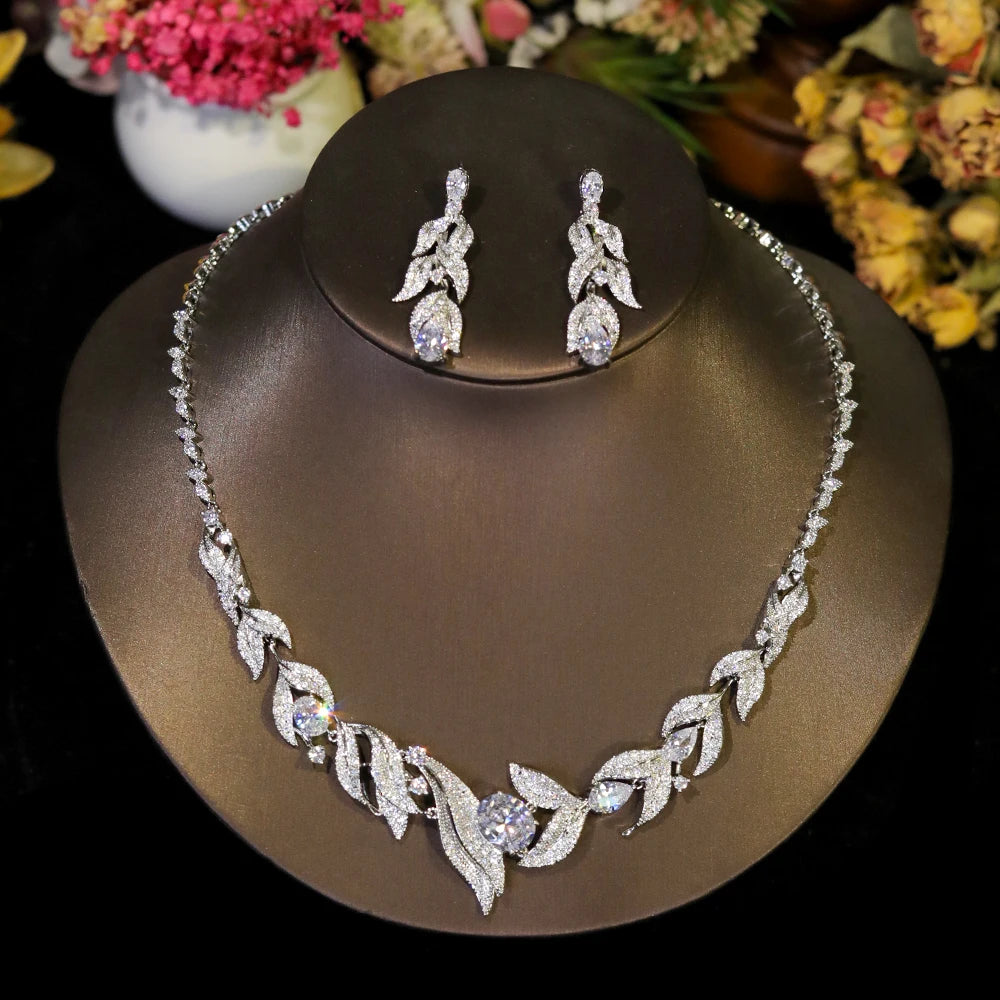 Exquisite crystal Dubai wedding necklace and earring set displayed on a luxury jewelry stand