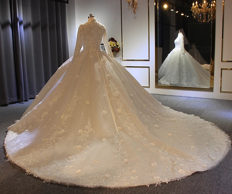 Elegant Muslim Wedding Dress Ball Gown with Long Sleeves & Modest Design