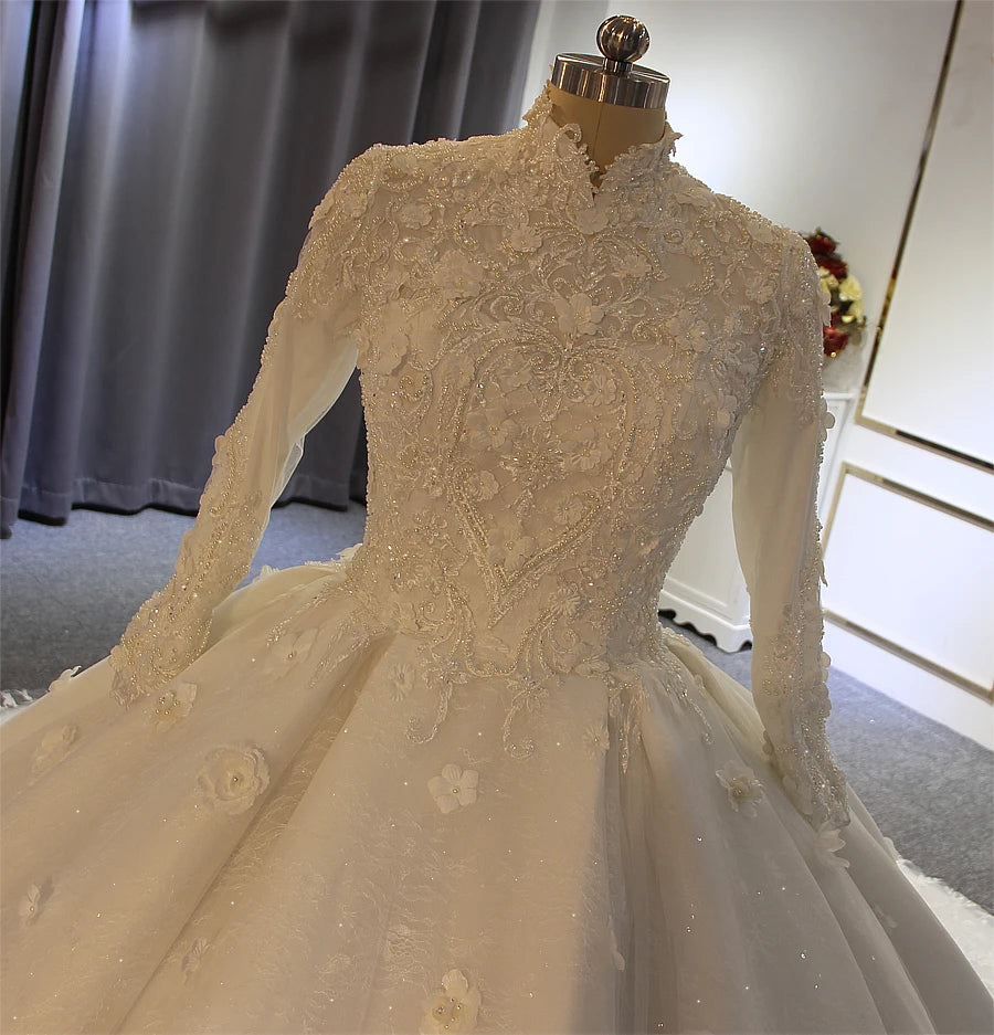 Elegant Muslim Wedding Dress Ball Gown with Long Sleeves & Modest Design