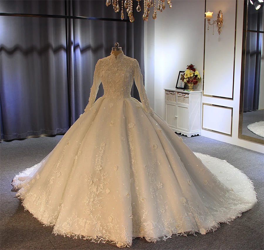Elegant Muslim Wedding Dress Ball Gown with Long Sleeves & Modest Design