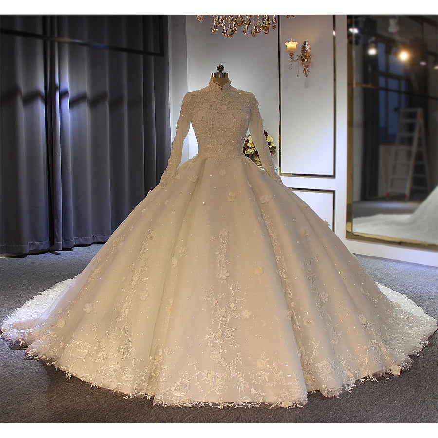 Elegant Muslim Wedding Dress Ball Gown with Long Sleeves & Modest Design
