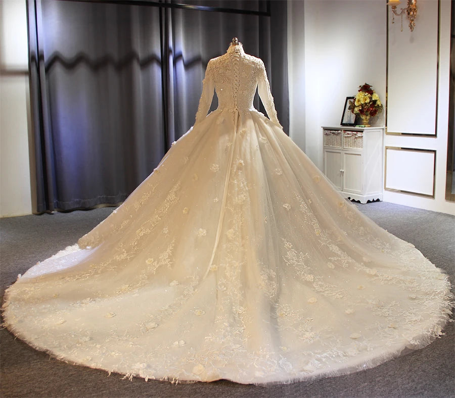 Elegant Muslim Wedding Dress Ball Gown with Long Sleeves & Modest Design