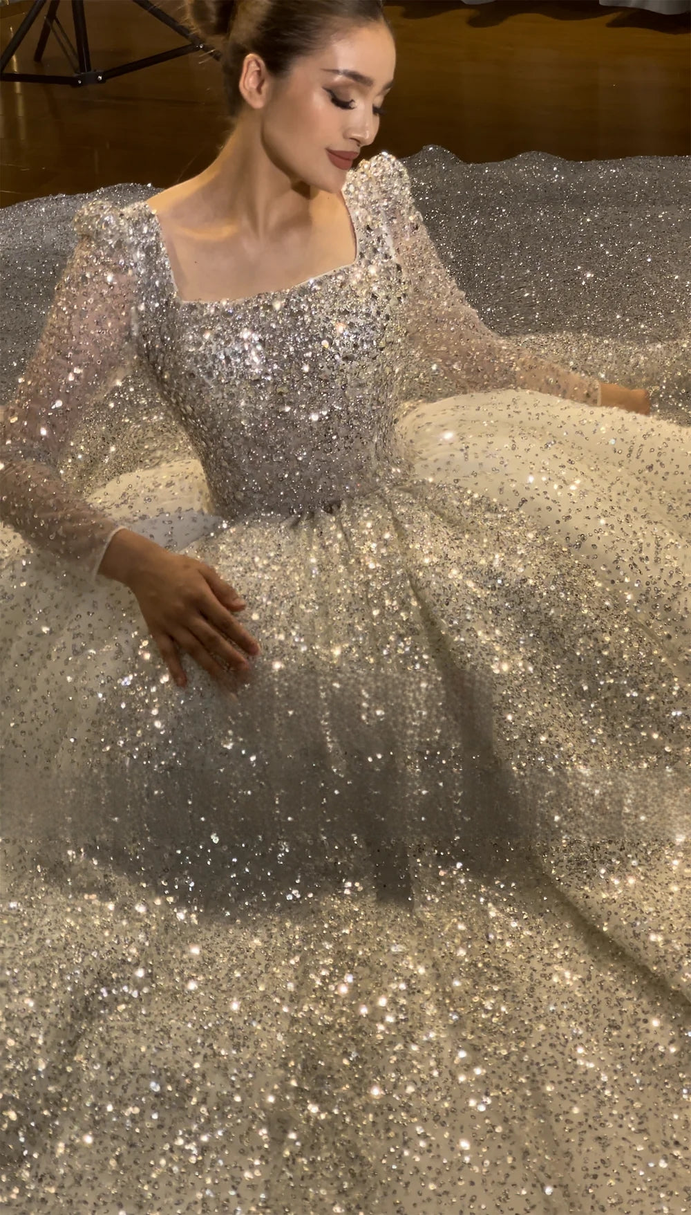 Square Neckline Long Sleeve Sparkly Ball Gown Wedding Dress Elegant Bridal Gown