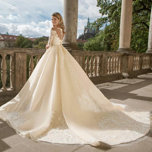Elegant A-Line Long Sleeve Lace Vintage Wedding Dress Luxury Court Train Bridal Gown