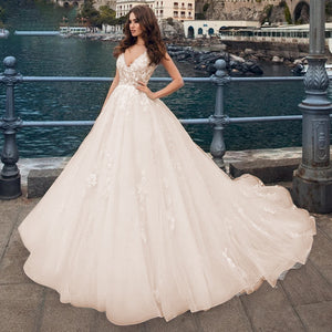Sexy V Neck Ball Gown Lace Wedding Dress Elegant Sleeveless Bead Bridal Dress