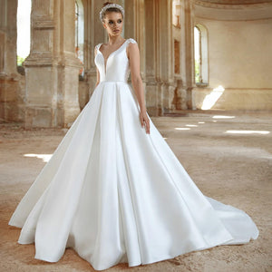 Elegant Sweetheart A-Line Satin Vintage Wedding Dress Luxury Court Train Bridal Gown