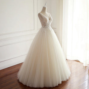A-Line Sexy Backless Sleeveless V Neck Pleat Wedding Dress Embroidery Beaded A-Line Lace Bridal Gown