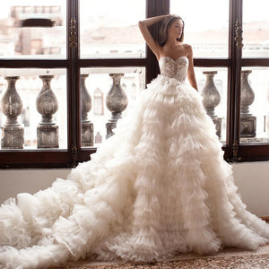 Elegant Sweetheart Ruffles Tiered A-Line Vintage Wedding Dress Luxury Appliques Chapel Train PBridal Gowns