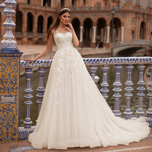 Scoop Neck Lace Princess Wedding Dress Luxury Illusion Court Train A-Line Bride Gown