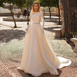 Elegant Long Sleeve Matte Satin Vintage Wedding Dress Sexy Backless Pearls Beaded Court Train A-Line Bride Gown