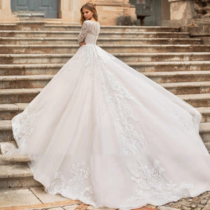 Long Sleeve Lace Vintage Wedding Dresses Luxury Scoop Neck A-Line Bride Gown