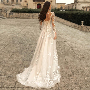 Sexy Backless Long Sleeve Lace Vintage A-Line Wedding Dress Scoop Neck Beaded Court Train Bridal Gown