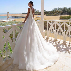 Elegant V Neck Illusion Lace Vintage A-Line Wedding Dress Luxury Backless Sweep Train Princess Bridal Gown