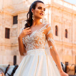 Half Sleeve A-Line Lace Wedding Dresses Elegant Appliques Beaded Court Train Vintage Bridal Gown