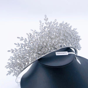 Elegant 3D Bridal Crown for Ballroom Bliss