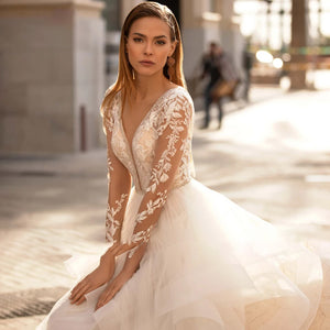 Sexy Backless V Neck Ruffles Wedding Dress Long Sleeve Appliques Sweep Train Vintage Bridal Gown