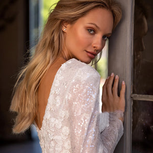 Sexy Backless Long Sleeve Lace Vintage A-Line Wedding Dress Luxury V Neck Appliques Beaded Court Train