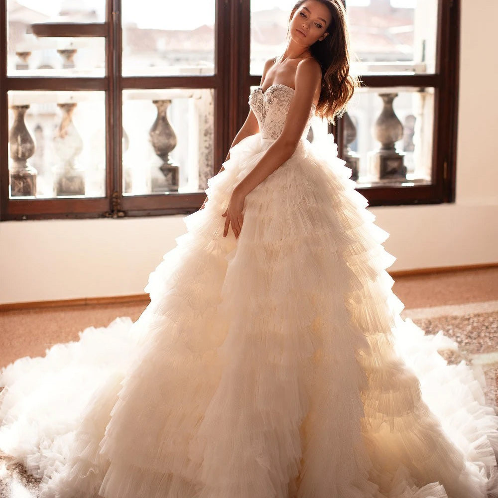 Elegant Sweetheart Ruffles Tiered A-Line Vintage Wedding Dress Luxury Appliques Chapel Train PBridal Gowns