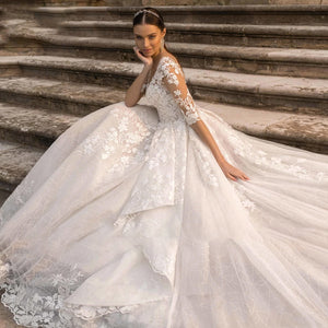 Elegant Half Sleeve Lace Princess A-Line Wedding Dress Scoop Neck Appliques Ruffles Court Train Bride Gown