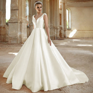 Elegant Sweetheart A-Line Satin Vintage Wedding Dress Luxury Court Train Bridal Gown