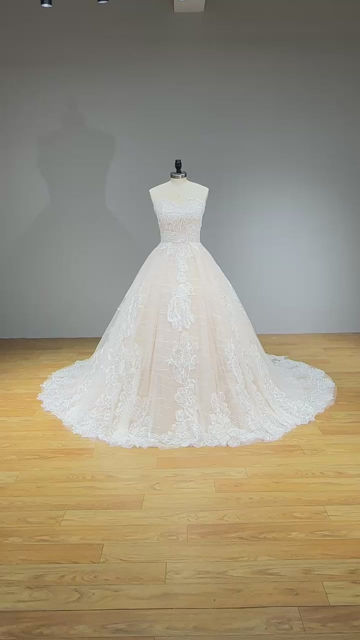 Cargar vídeo: Vintage Off Shoulder Sequined Appliques Lace Up Back Wedding Dress