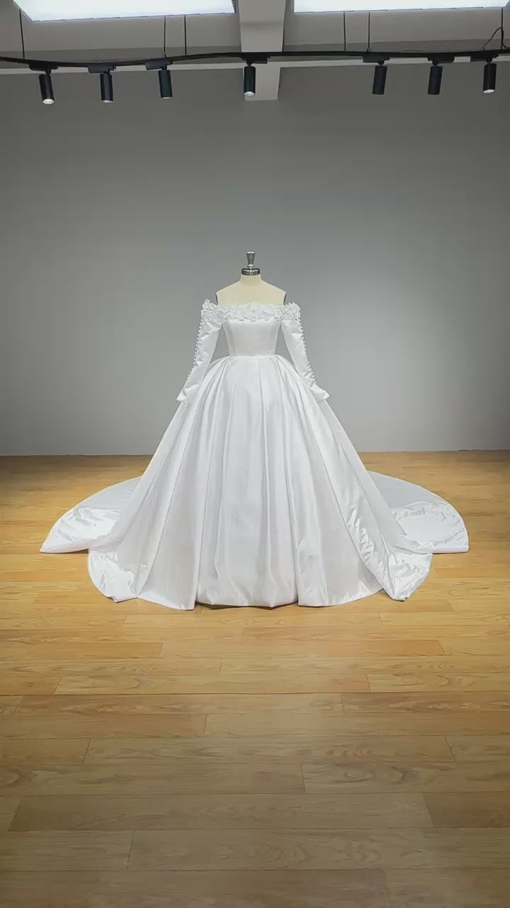 Video laden: High Quality Satin Ball Gown Wedding Dress with 3D Flowers Off the Shoulder Design