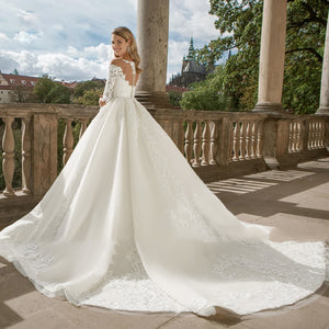 Elegant A-Line Long Sleeve Lace Vintage Wedding Dress Luxury Court Train Bridal Gown